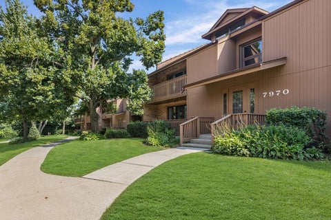 Photo of 7970 Garfield Avenue #102, Burr Ridge, IL 60527 (MLS # 12745504)