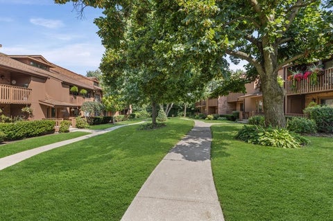 Tiny photo for 7970 Garfield Avenue #102, Burr Ridge, IL 60527 (MLS # 12745504)