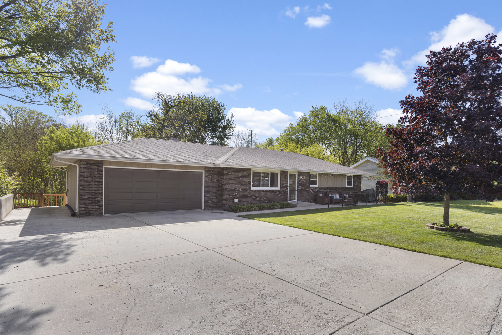 9825 Debbie Lane