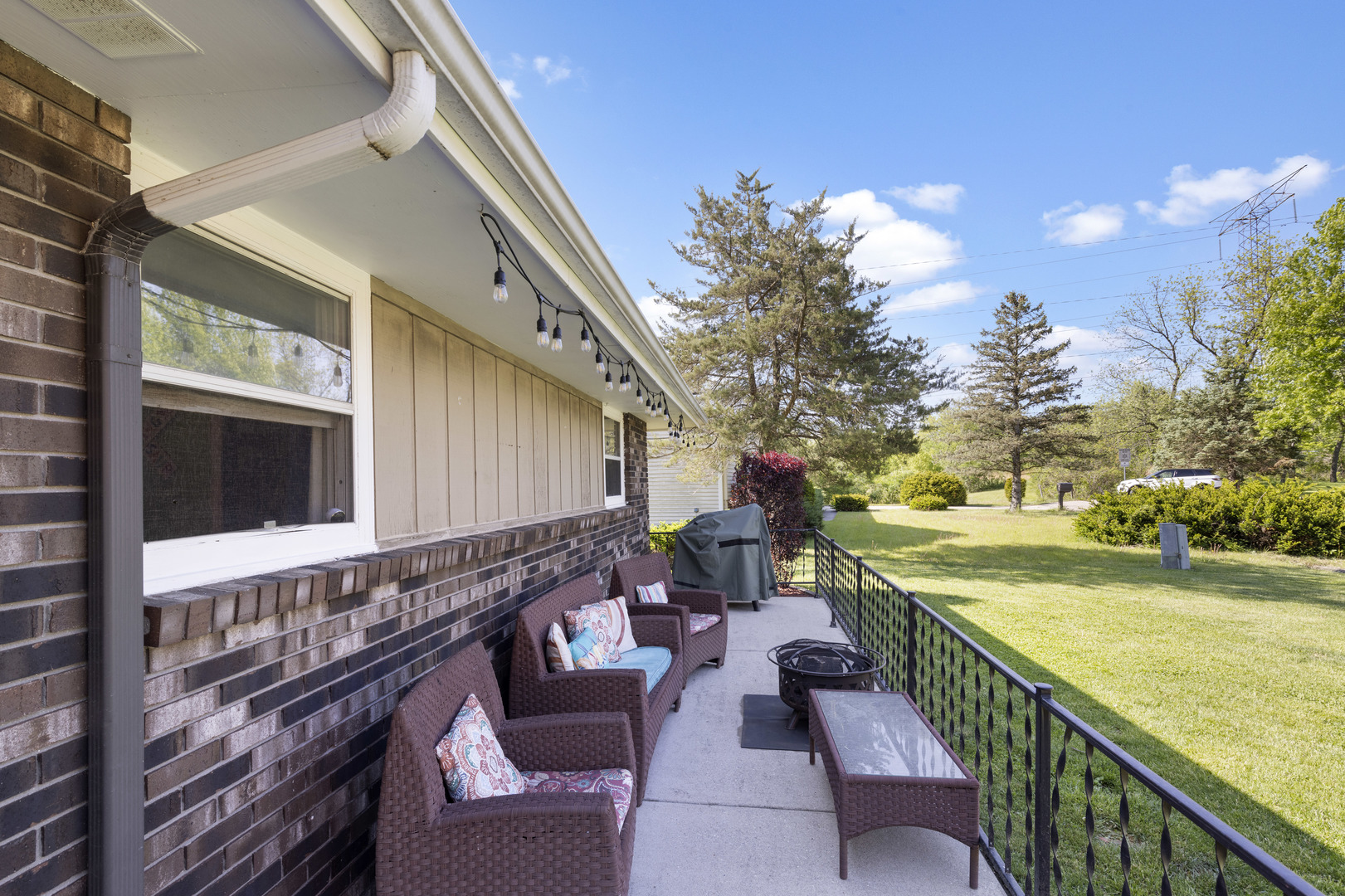 9825 Debbie Lane