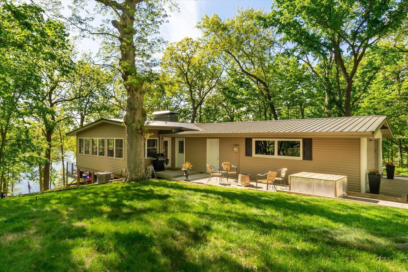 1127 Loganberry Lane
