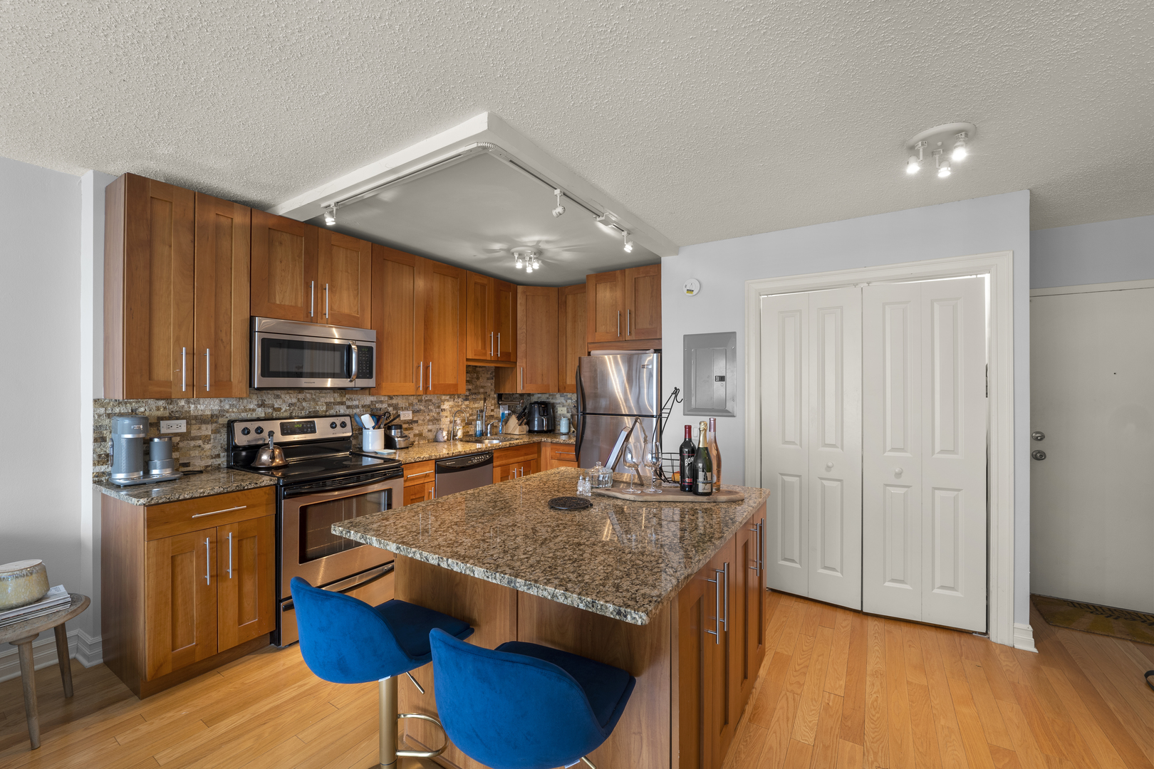 2930 N SHERIDAN Road 908