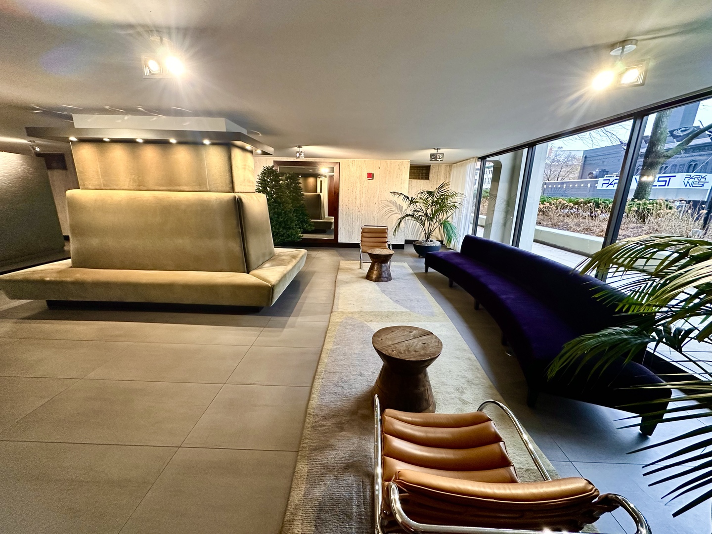 1960 N Lincoln Park West Avenue 402