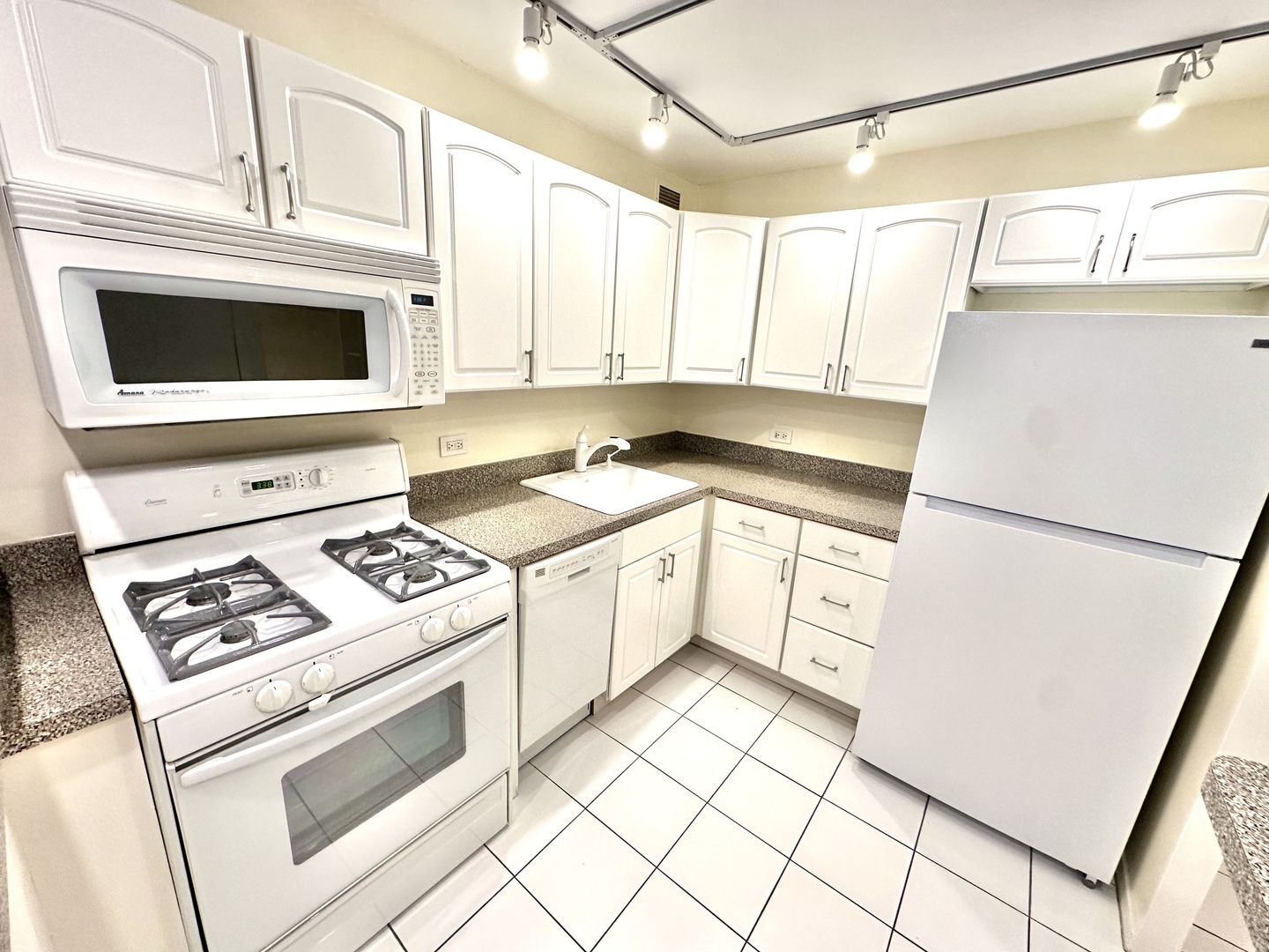 1960 N Lincoln Park West Avenue 402