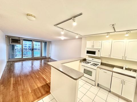 Tiny photo for 1960 N Lincoln Park West Avenue #402, Chicago, IL 60614 (MLS # 12524883)