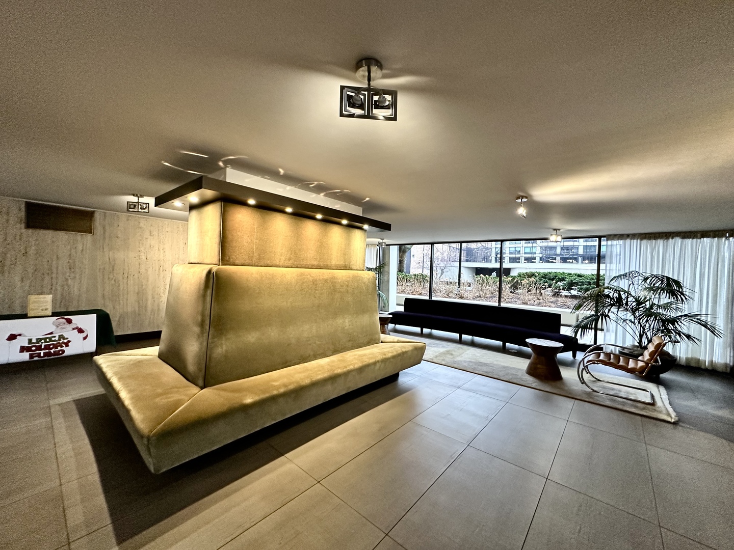 1960 N Lincoln Park West Avenue 402