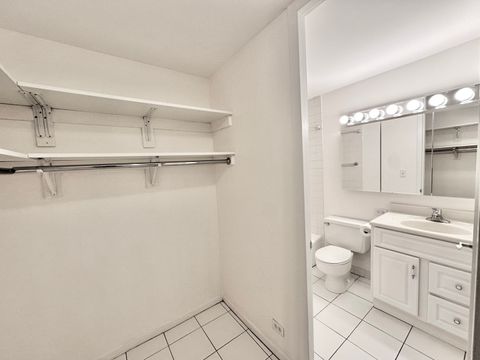 Tiny photo for 1960 N Lincoln Park West Avenue #402, Chicago, IL 60614 (MLS # 12524883)
