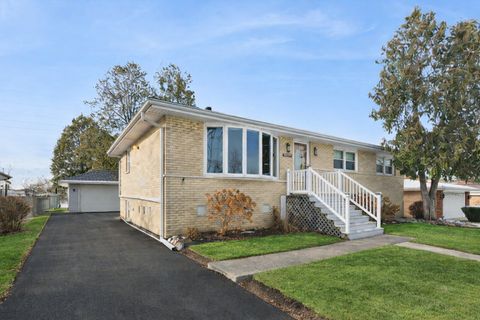 Photo of 10506 S Michael Drive, Palos Hills, IL 60465 (MLS # 12501185)