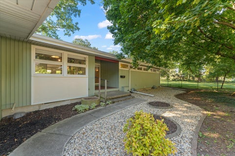 Tiny photo for 507 E Sunnycrest Court, Urbana, IL 61801 (MLS # 12754716)