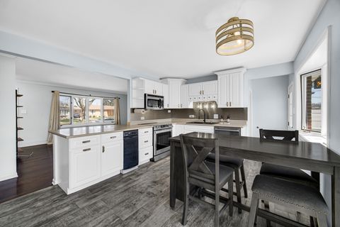 Tiny photo for 661 W Saint Aubin Drive, Addison, IL 60101 (MLS # 12614296)