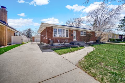 Tiny photo for 661 W Saint Aubin Drive, Addison, IL 60101 (MLS # 12614296)