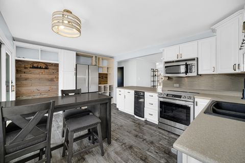 Tiny photo for 661 W Saint Aubin Drive, Addison, IL 60101 (MLS # 12614296)