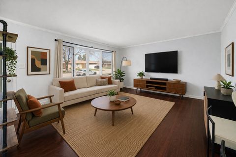 Tiny photo for 661 W Saint Aubin Drive, Addison, IL 60101 (MLS # 12614296)