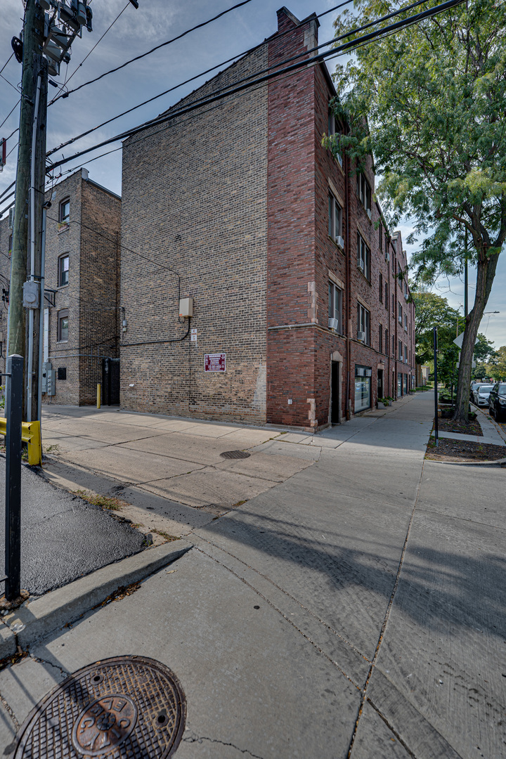 2415 W Pratt Boulevard C1