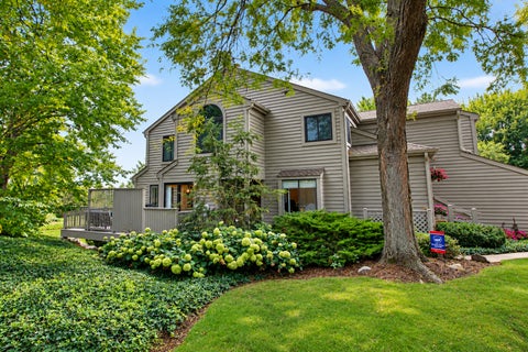 Photo of 873 W Longmeadow Court #B, Lake Barrington, IL 60010 (MLS # 12771436)