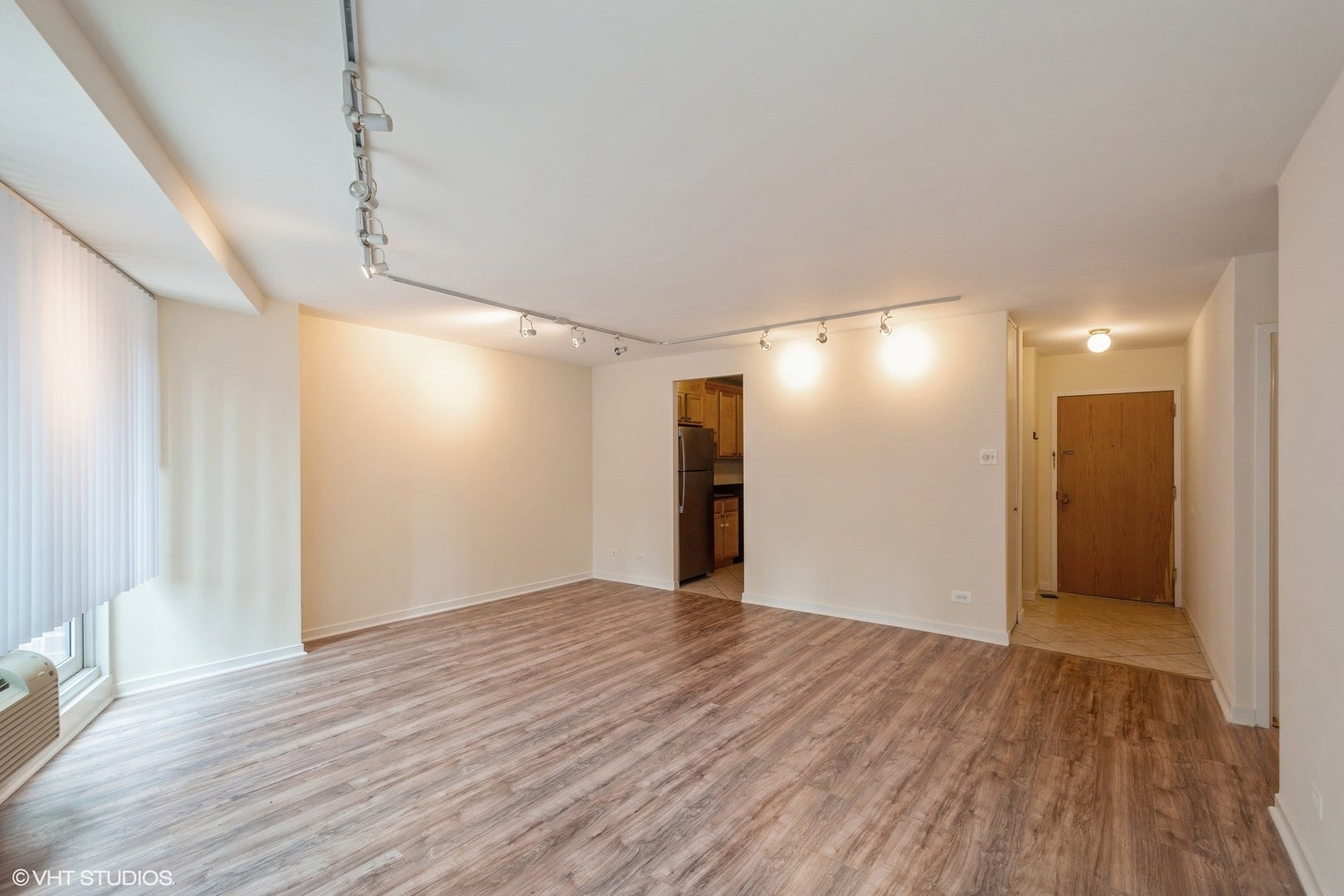 211 E Ohio Street 716