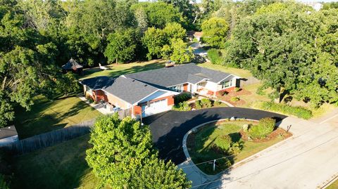 Photo of 1010 Crabtree Lane, Des Plaines, IL 60016 (MLS # 12459531)