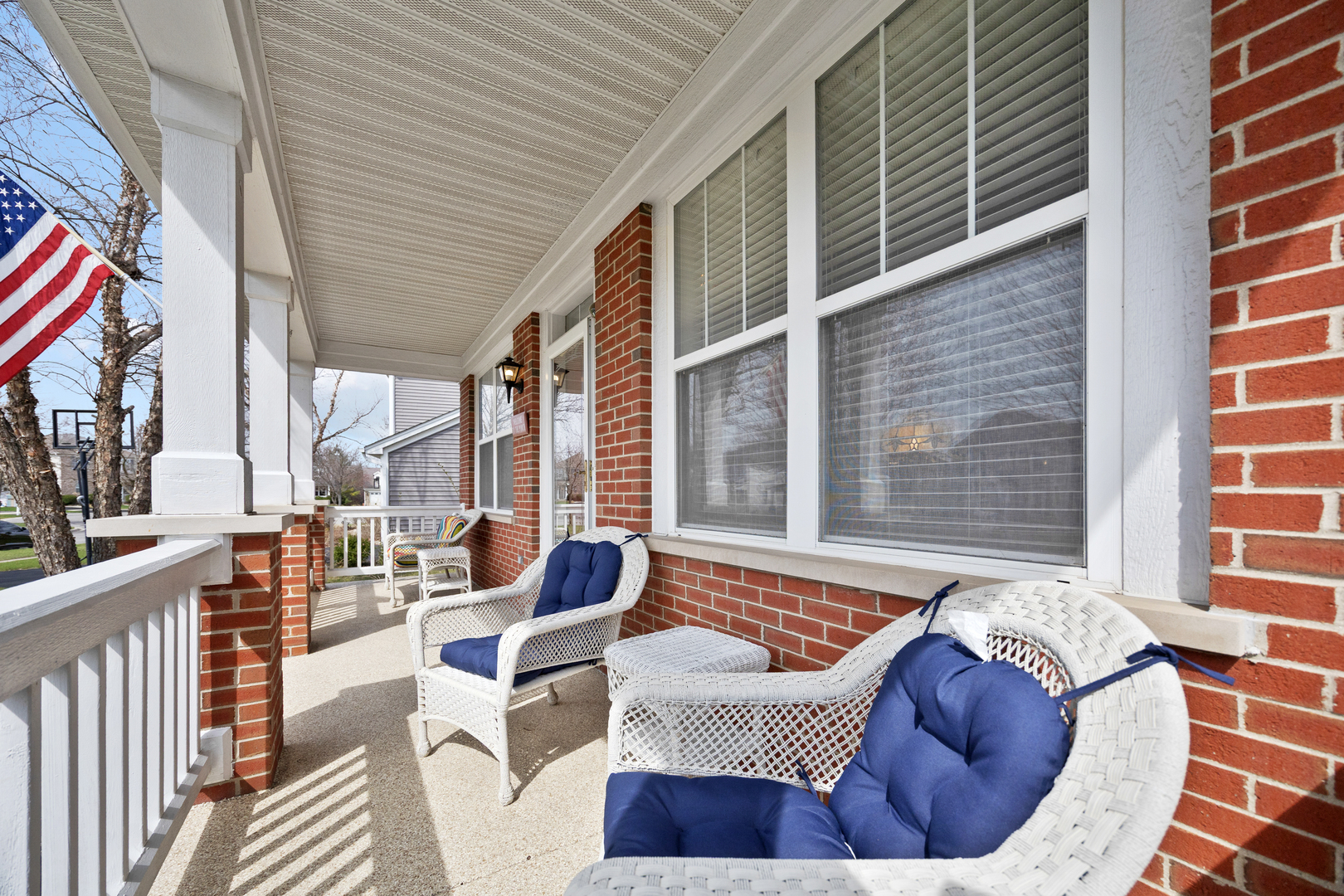 566 Horizon Drive W