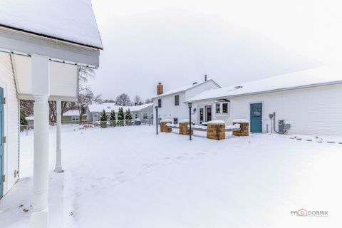 Tiny photo for 225 Wickham Drive, Schaumburg, IL 60194 (MLS # 12530585)