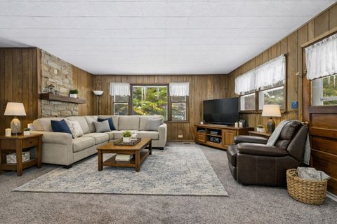 Tiny photo for 943 Oxford Street, Downers Grove, IL 60516 (MLS # 12528945)