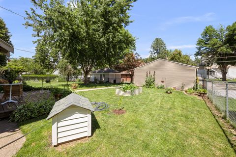 Tiny photo for 2221 RIPLEY Street, Davenport, IA 52803 (MLS # 12684604)