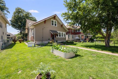 Tiny photo for 2221 RIPLEY Street, Davenport, IA 52803 (MLS # 12684604)