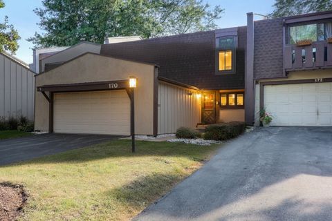 Tiny photo for 170 Cascade Drive, Indian Head Park, IL 60525 (MLS # 12528286)