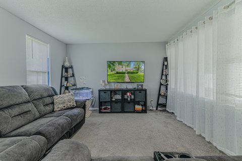 Tiny photo for 552 Walnut Avenue, Elgin, IL 60123 (MLS # 12523519)