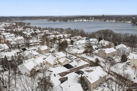 Tiny photo for 157 N Crooked Lake Lane, Lindenhurst, IL 60046 (MLS # 12587070)