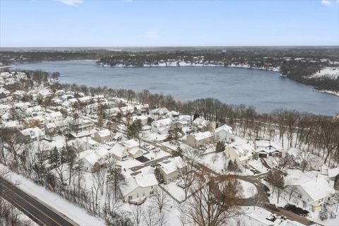 Tiny photo for 157 N Crooked Lake Lane, Lindenhurst, IL 60046 (MLS # 12587070)