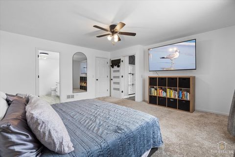 Tiny photo for 157 N Crooked Lake Lane, Lindenhurst, IL 60046 (MLS # 12587070)