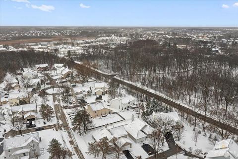 Tiny photo for 157 N Crooked Lake Lane, Lindenhurst, IL 60046 (MLS # 12587070)