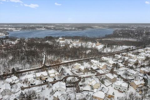 Tiny photo for 157 N Crooked Lake Lane, Lindenhurst, IL 60046 (MLS # 12587070)