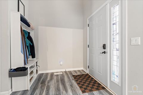 Tiny photo for 157 N Crooked Lake Lane, Lindenhurst, IL 60046 (MLS # 12587070)