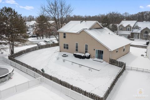 Tiny photo for 157 N Crooked Lake Lane, Lindenhurst, IL 60046 (MLS # 12587070)