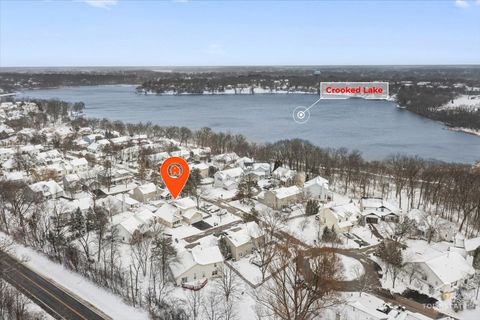 Tiny photo for 157 N Crooked Lake Lane, Lindenhurst, IL 60046 (MLS # 12587070)