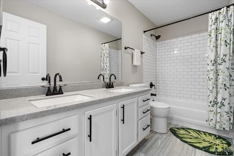 Tiny photo for 157 N Crooked Lake Lane, Lindenhurst, IL 60046 (MLS # 12587070)