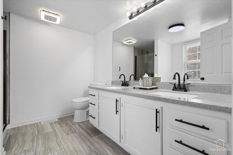 Tiny photo for 157 N Crooked Lake Lane, Lindenhurst, IL 60046 (MLS # 12587070)