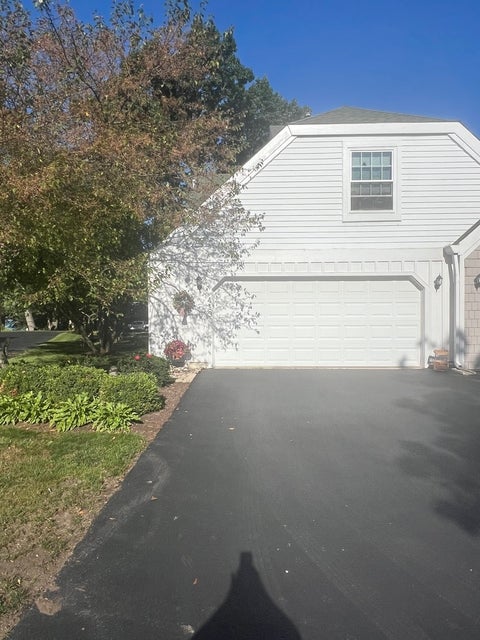 Photo of 413 Country Lane Court, Wauconda, IL 60084 (MLS # 12773840)