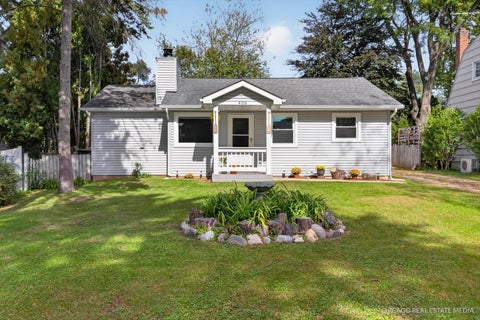 Photo of 406 Woodbine Avenue, Island Lake, IL 60042 (MLS # 12777168)