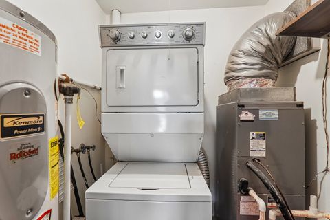 Tiny photo for 1712 Northfield Square #F, Northfield, IL 60093 (MLS # 12648511)