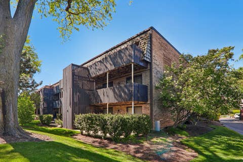 Tiny photo for 1712 Northfield Square #F, Northfield, IL 60093 (MLS # 12648511)