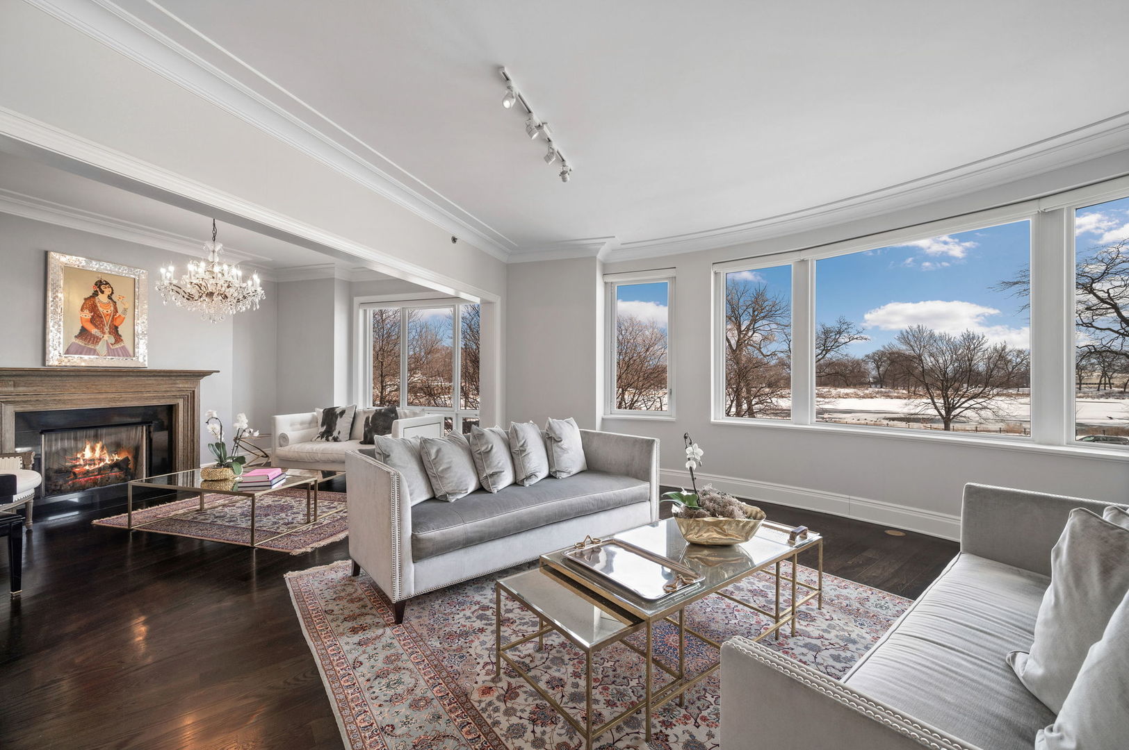 2550 N Lakeview Avenue S201