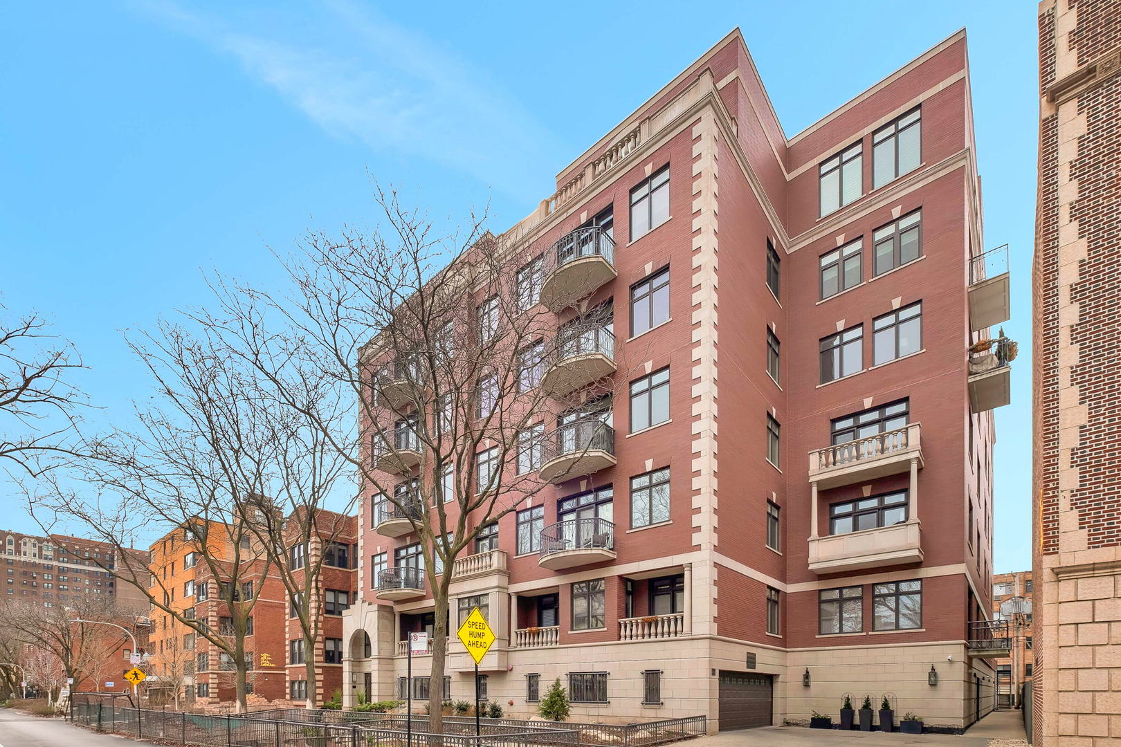 545 W Aldine Avenue 6E