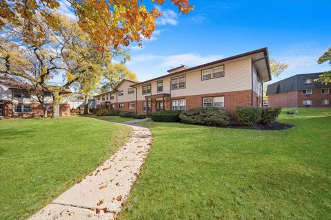 A home in Elk Grove Village