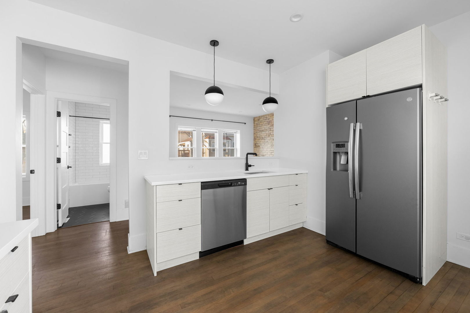 3752 W Roscoe Street 2E