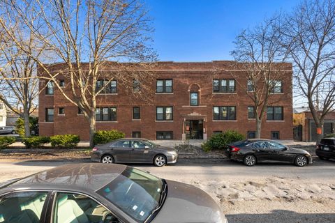 3752 W Roscoe Street 2E Chicago IL 60618