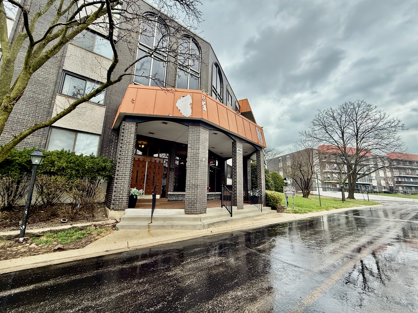 4900 Foster Street 407