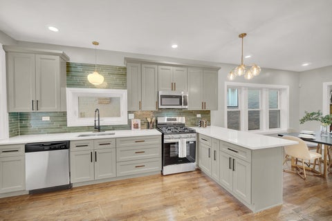 Tiny photo for 7707 S Ridgeland Avenue, Chicago, IL 60649 (MLS # 12745632)