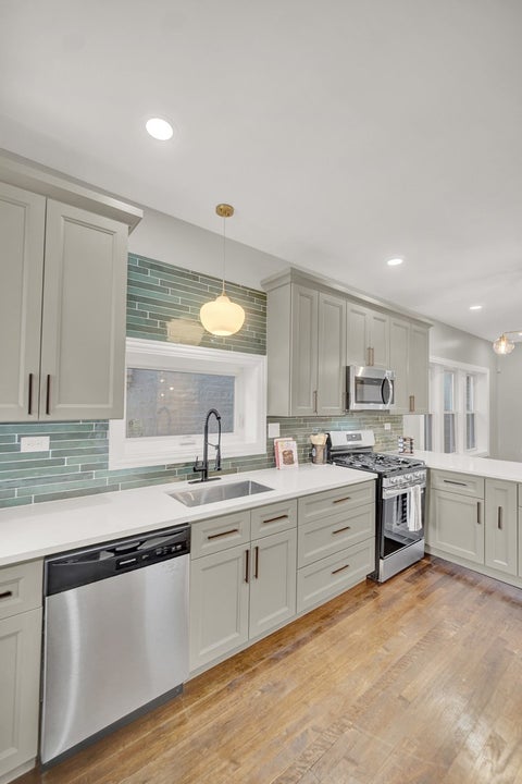 Tiny photo for 7707 S Ridgeland Avenue, Chicago, IL 60649 (MLS # 12745632)
